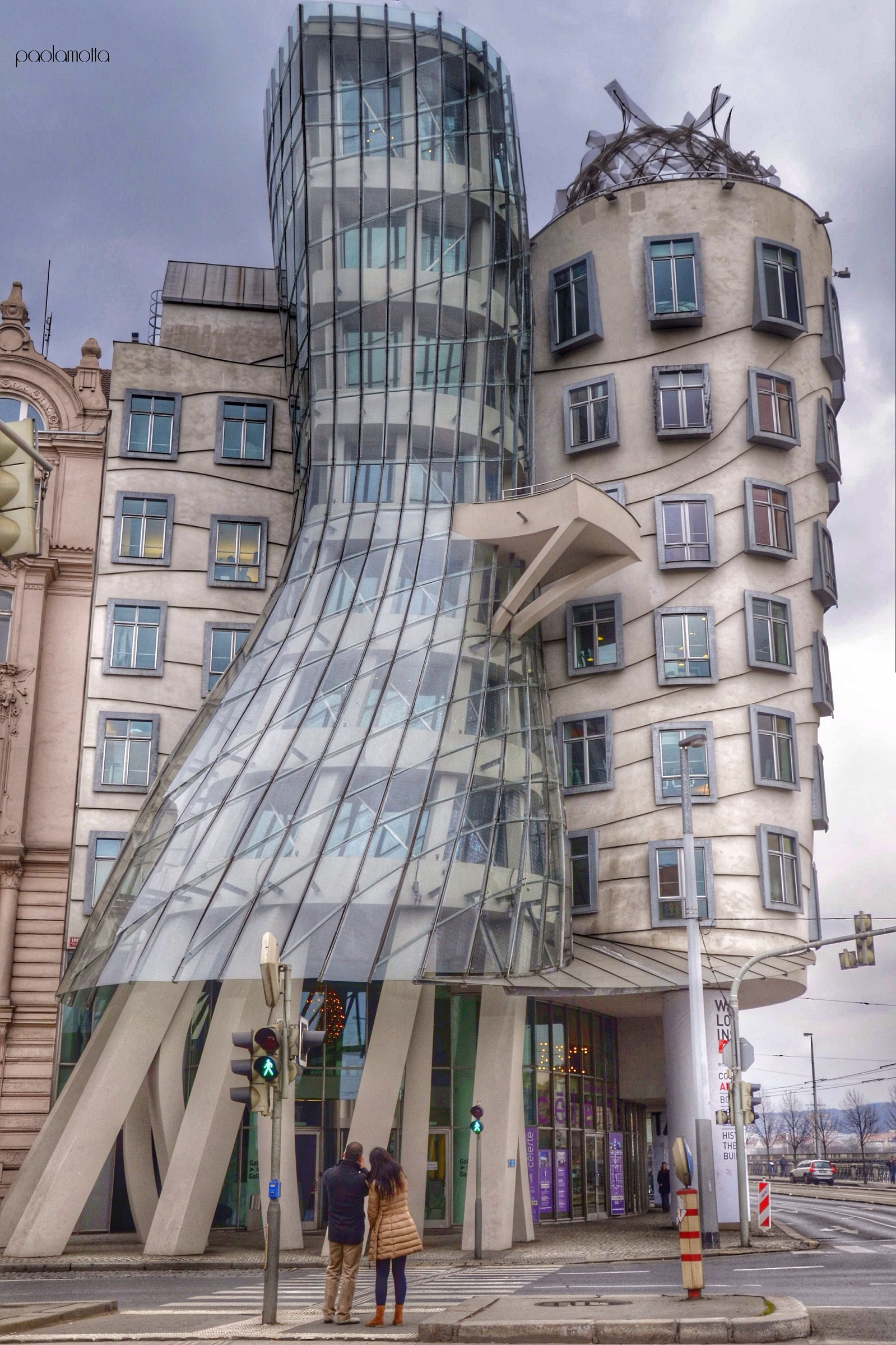 the dancing house...