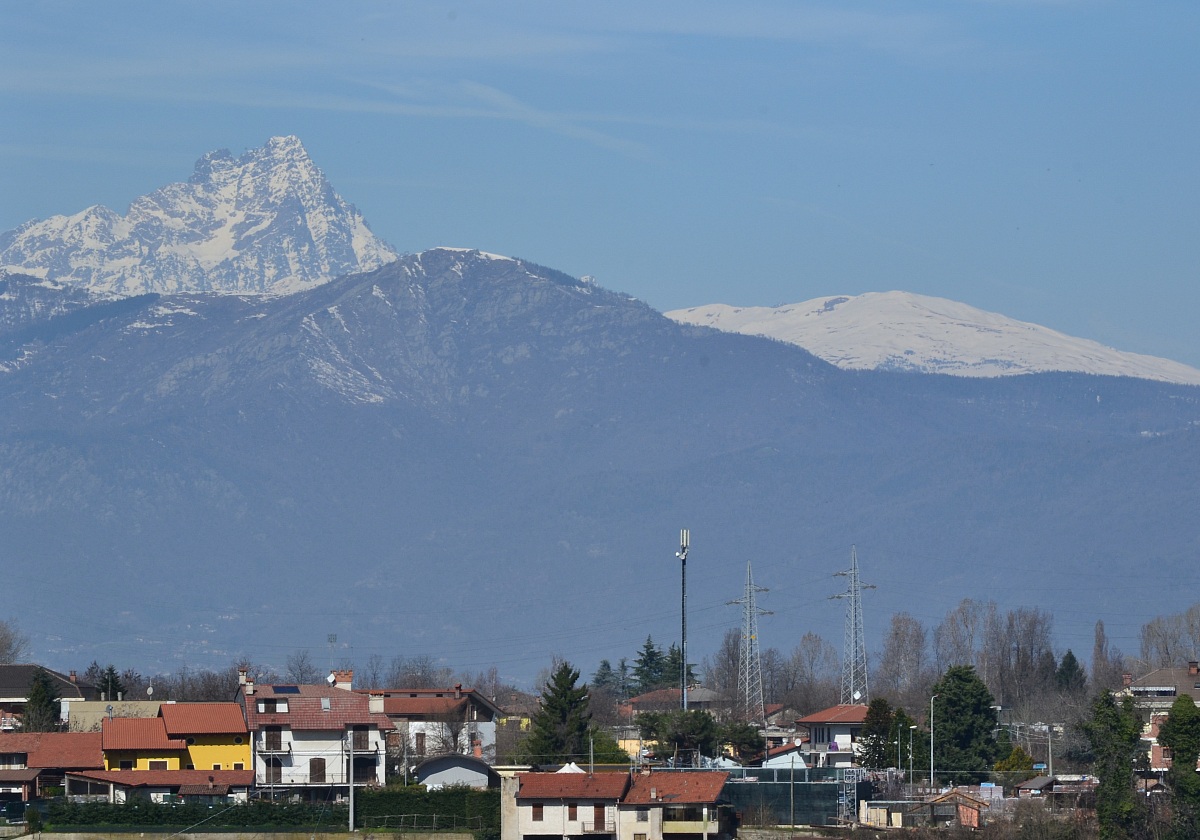 Panorama da Cuneo con vista del Monviso....