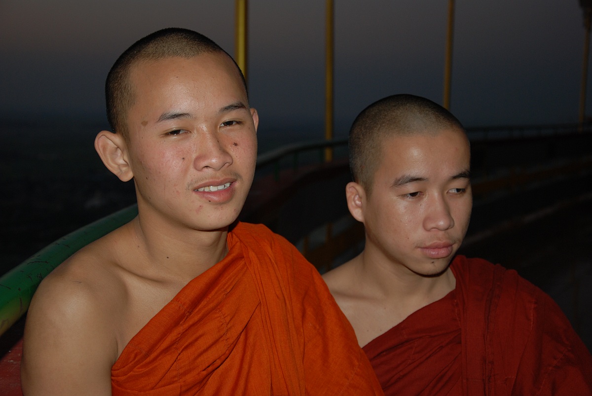 giovani monaci Birmani...