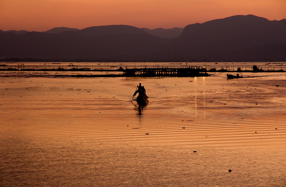 tramonto sul lago Inle, Myanmar...