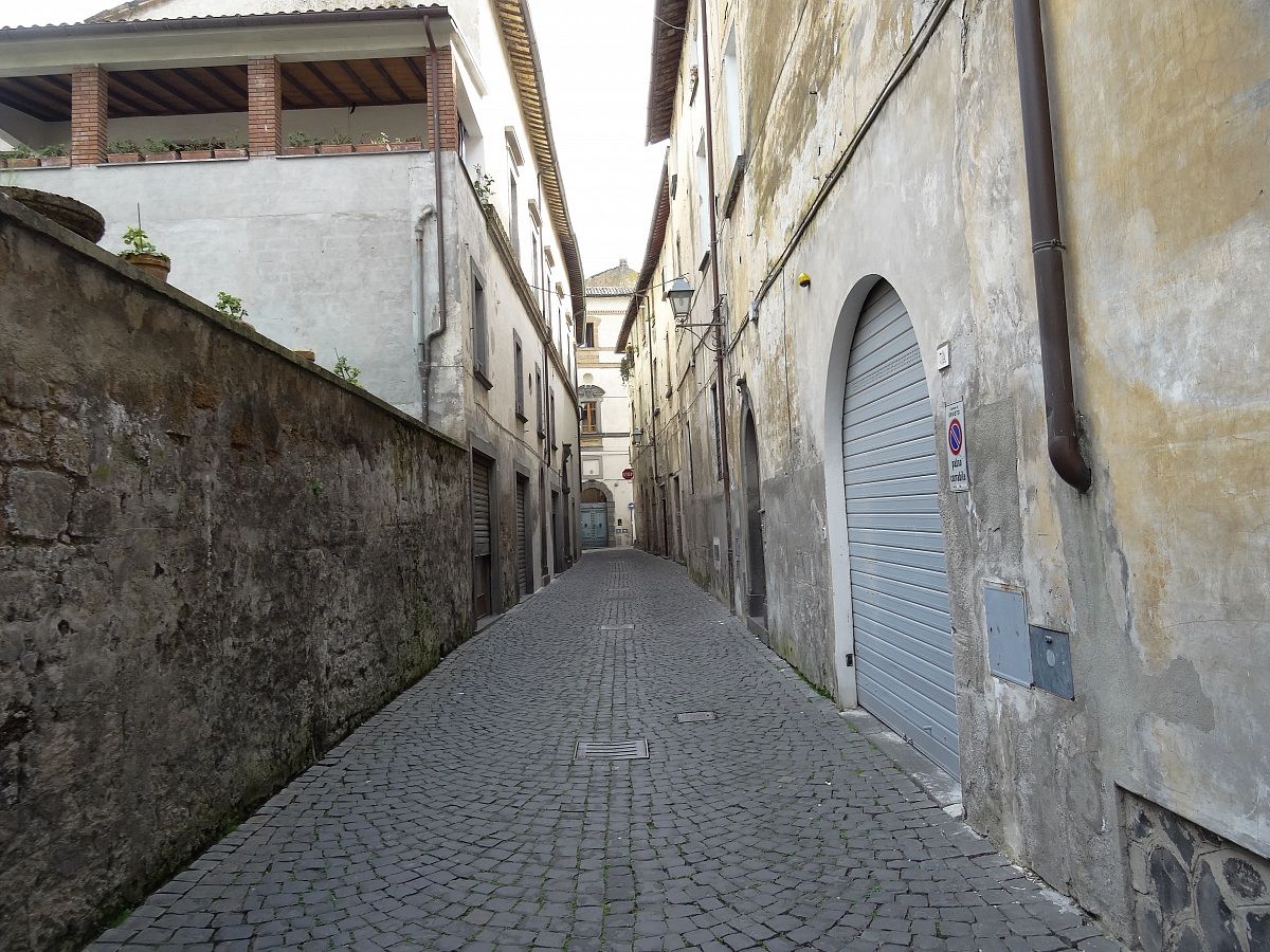 Alley in Orvieto...
