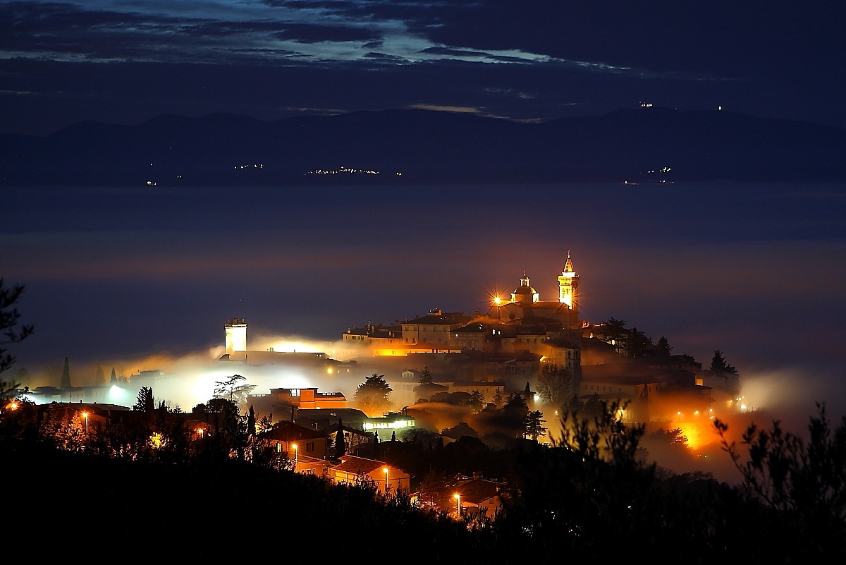 Una sera di nebbia a Trevi (raddrizzata)...