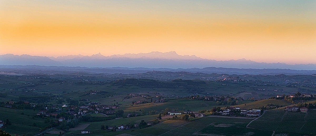 sunset over the hills of Asti, Matterhorn and Monterosa...