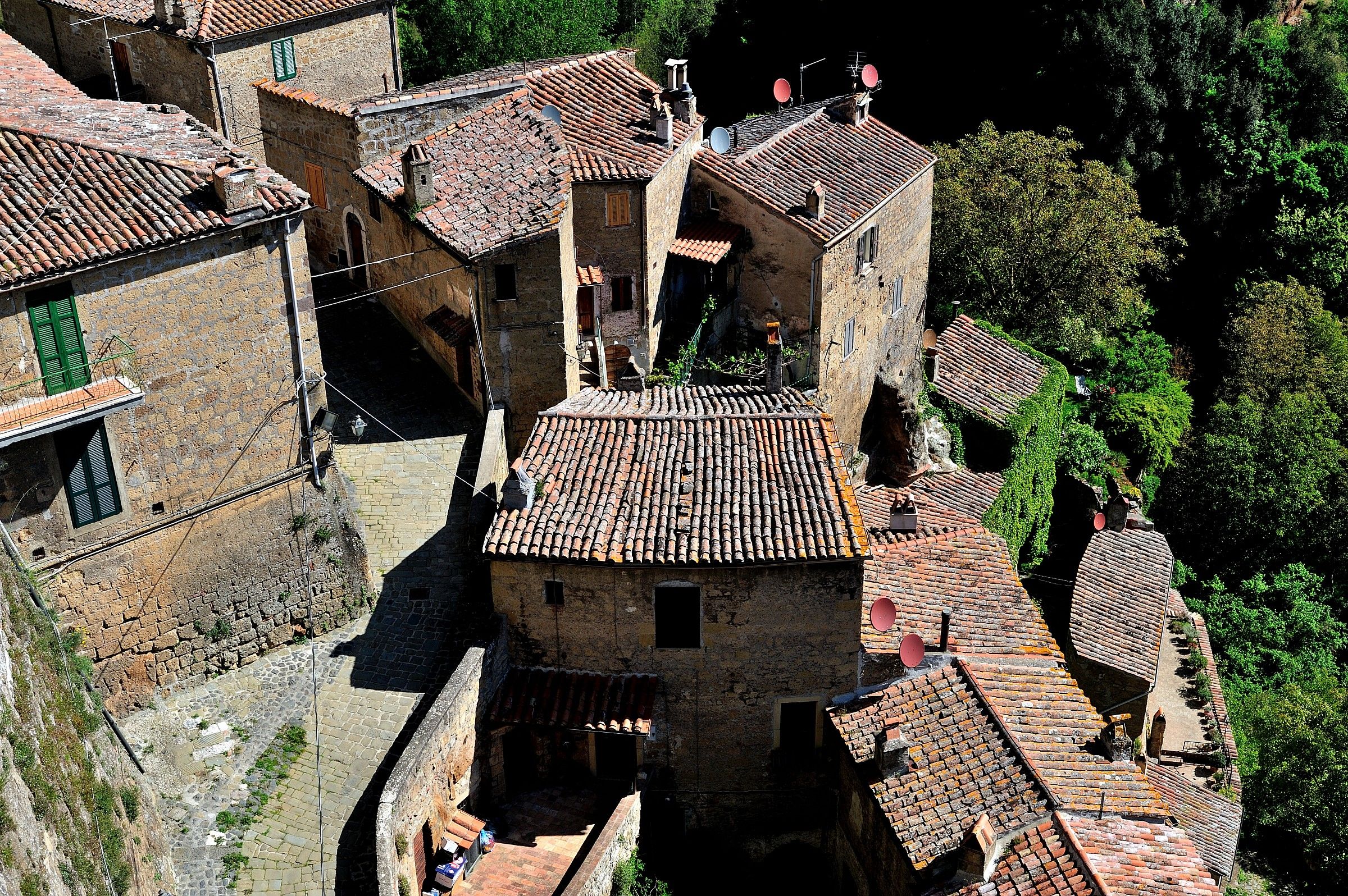 The roofs of Sorano / gr)...