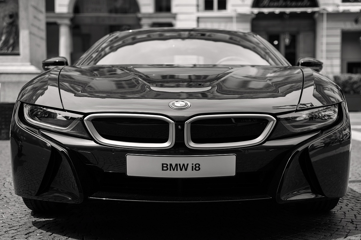 BMW i8...