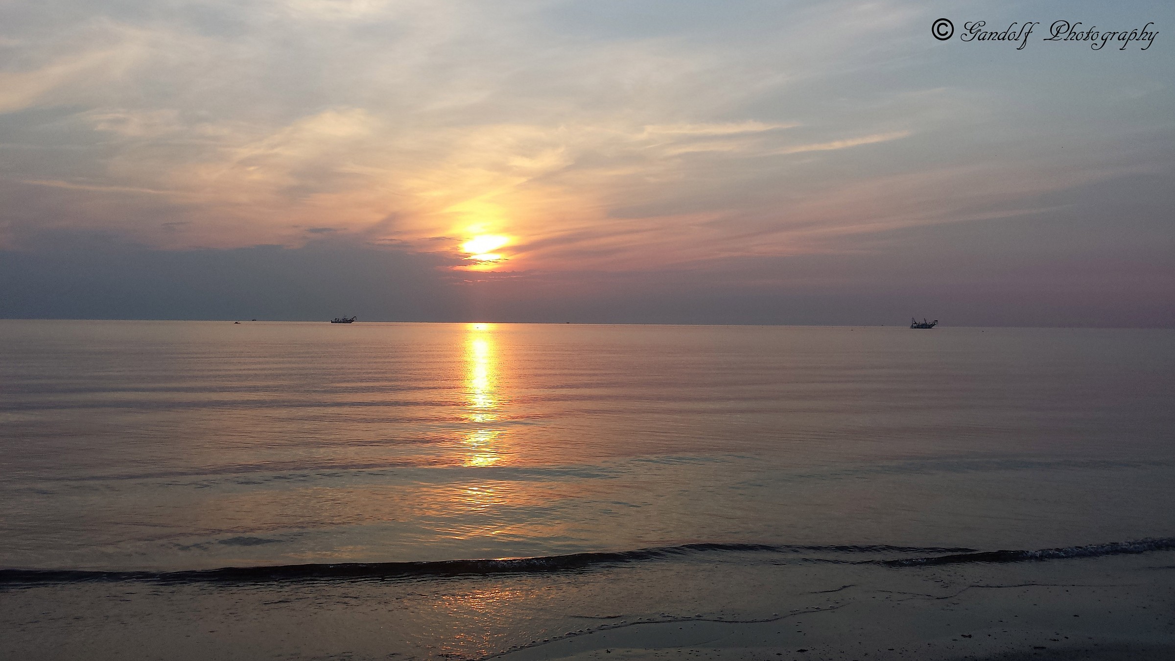 Alba sulla spiaggia di Rimini...