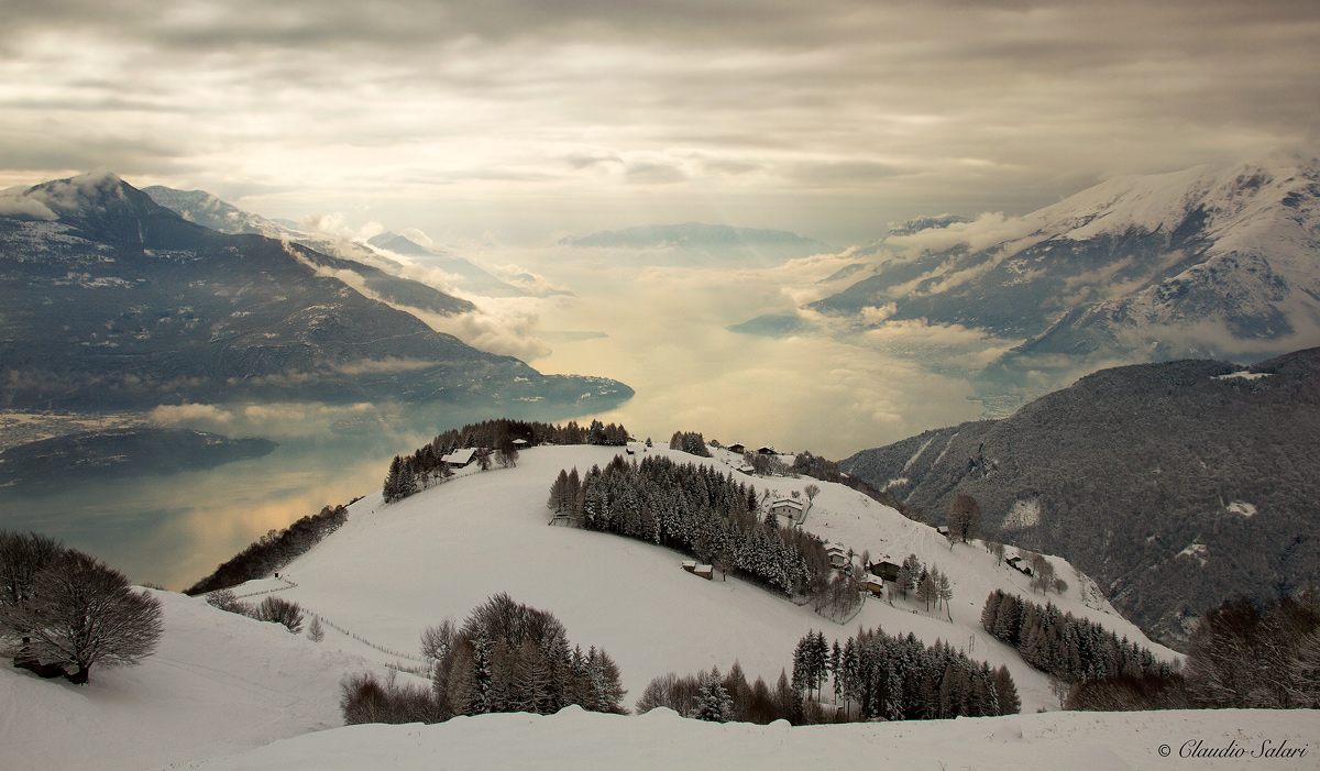 Snowy landscape around Lake Como...