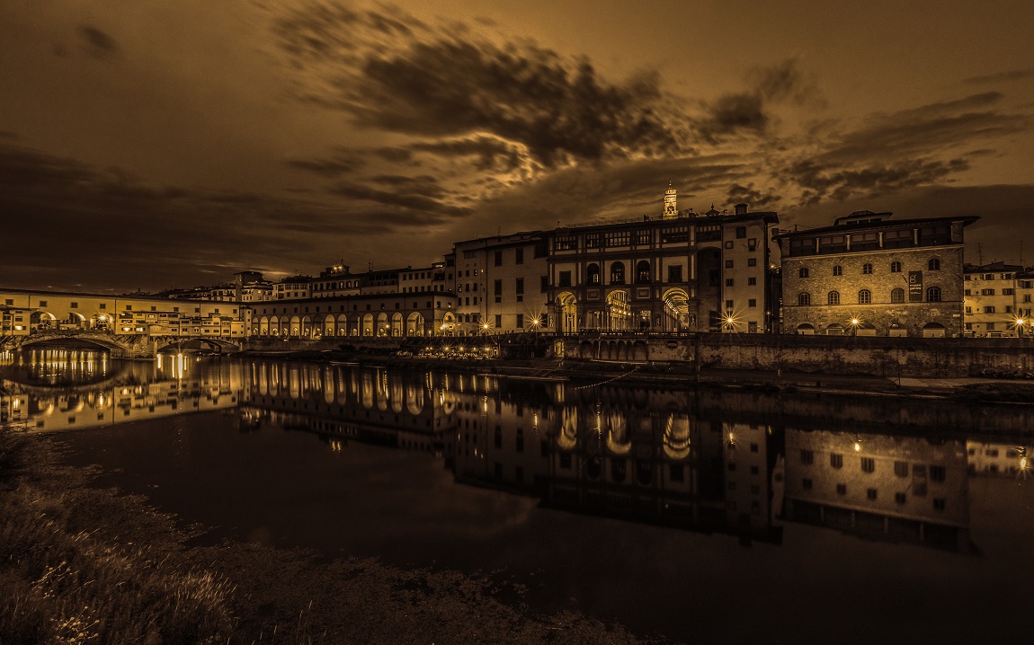 Ponte Vecchio, Lungarno Acciaiuoli, Florence...