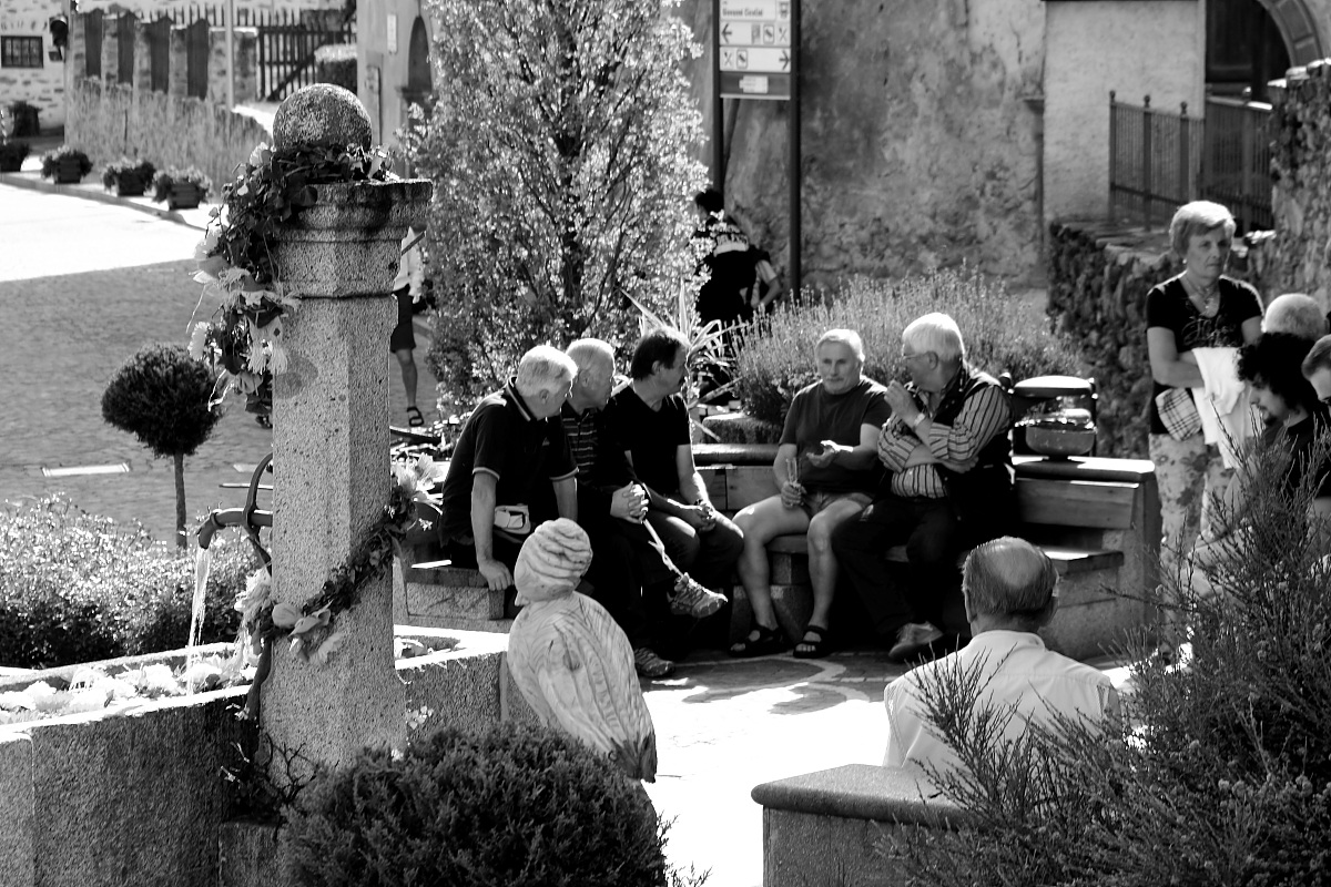 People at the fountain...