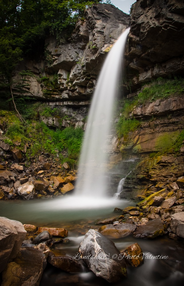 River waterfall Lecca Bardi (pr)...