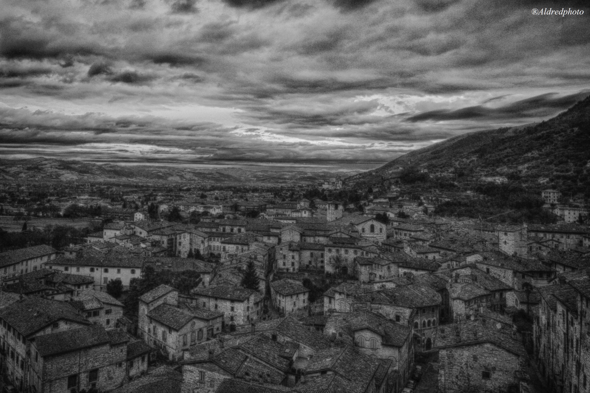 Vista dal Palazzo dei Consoli a Gubbio...