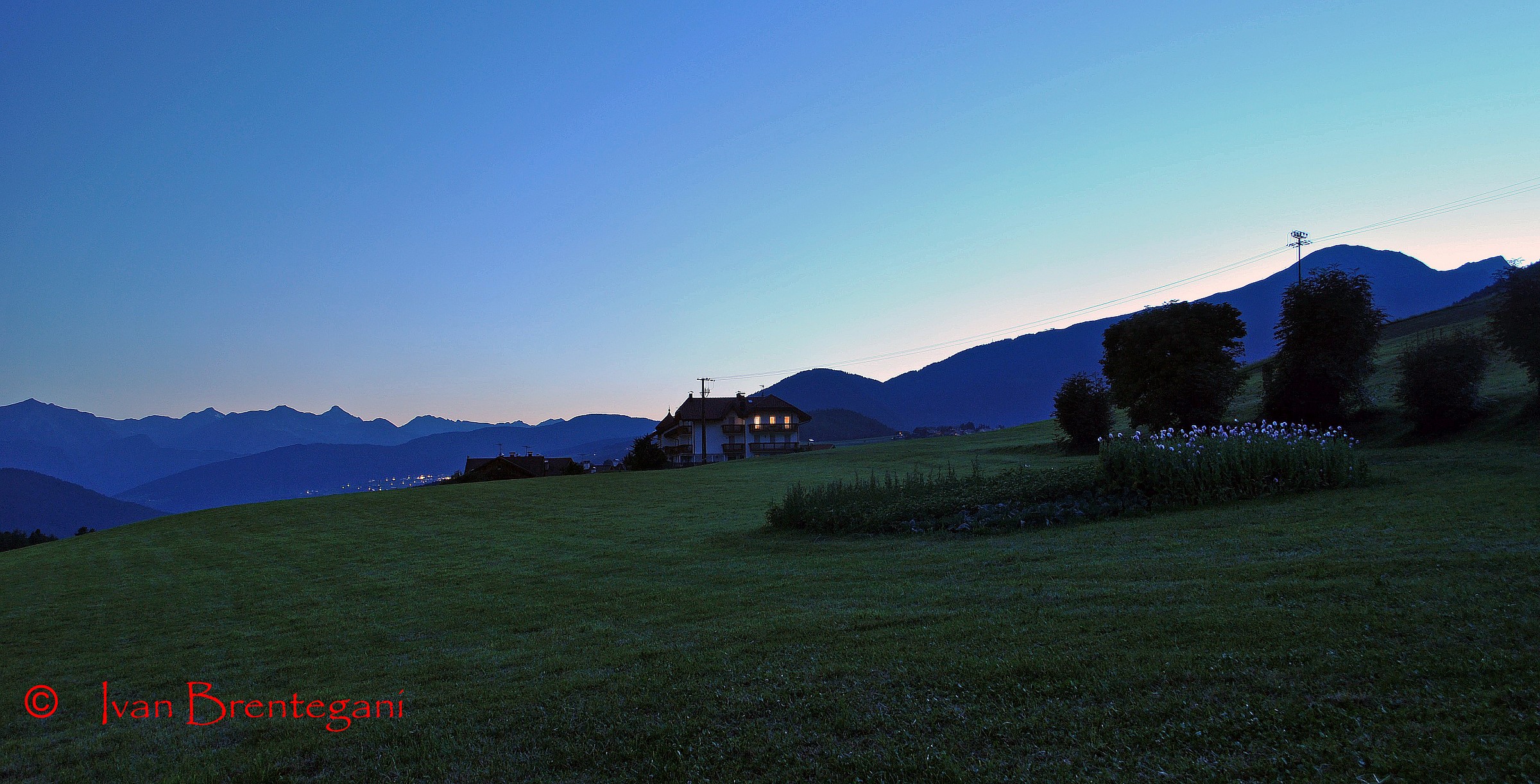 Il crepuscolo vespertino visto da Terento Val Pusteria...