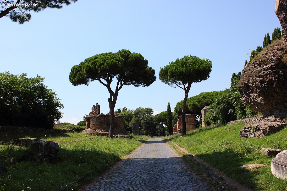 Lungo l'Appia Antica...
