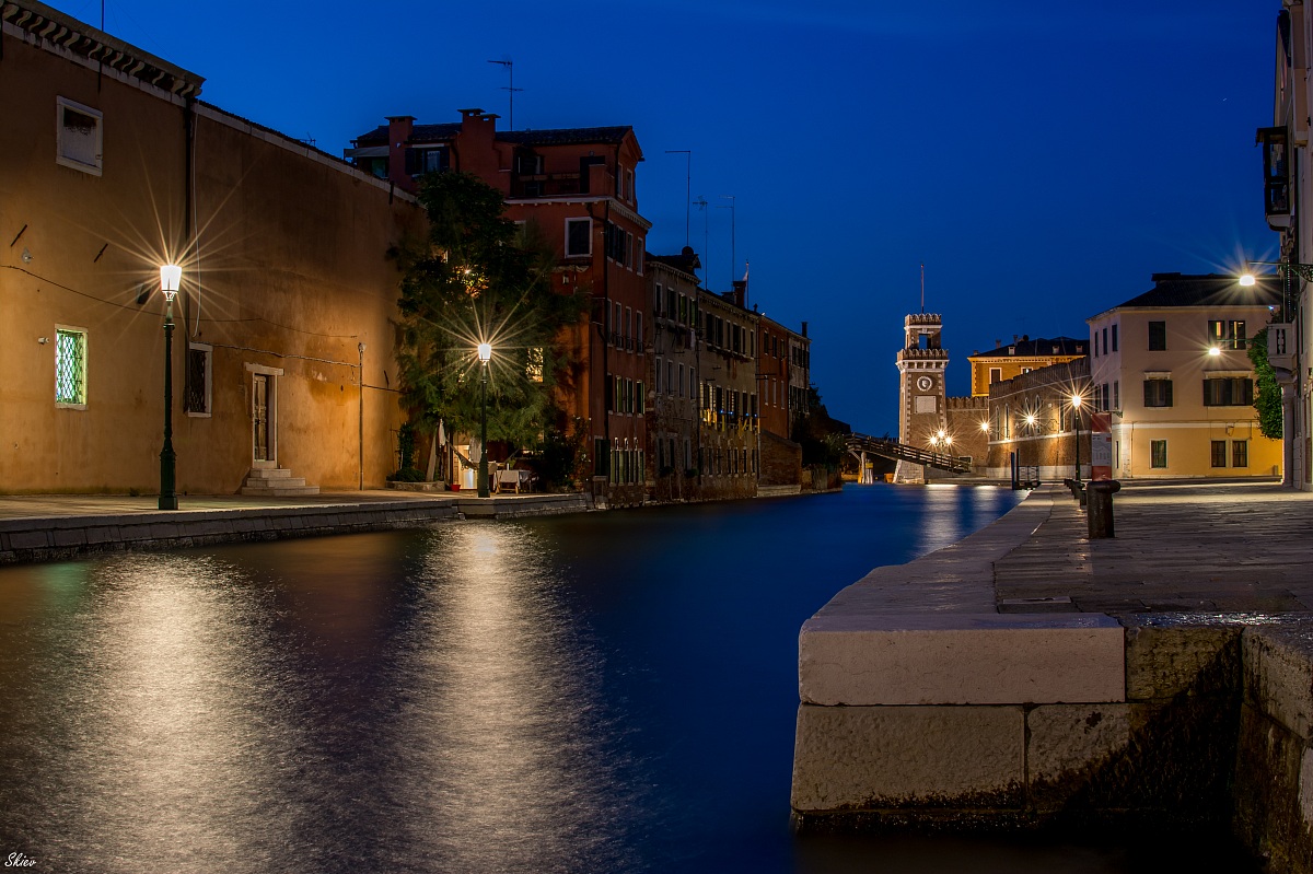 Glimpse Venetian...