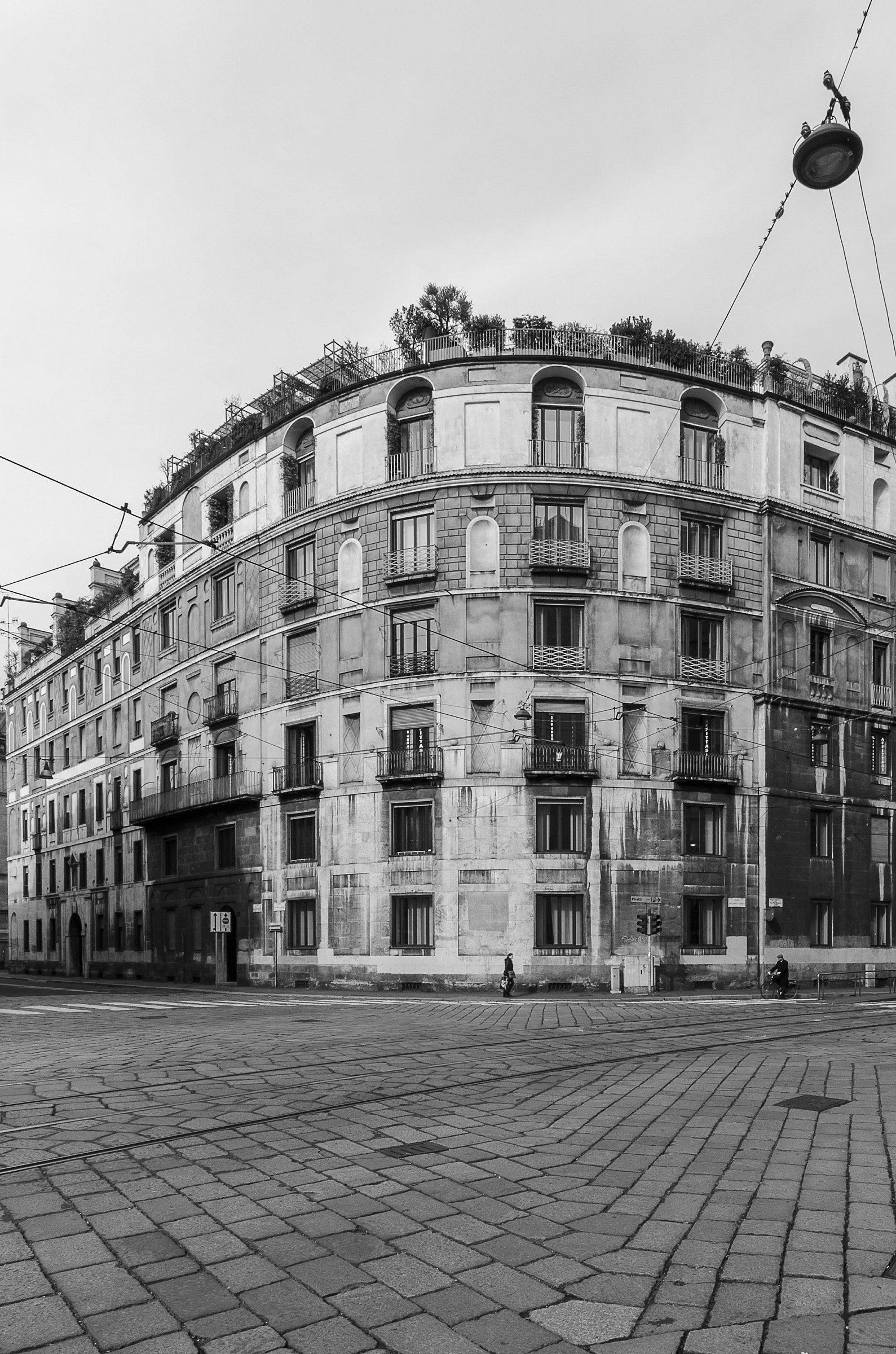 Milano da piazza Repubblica a piazza Cavour...