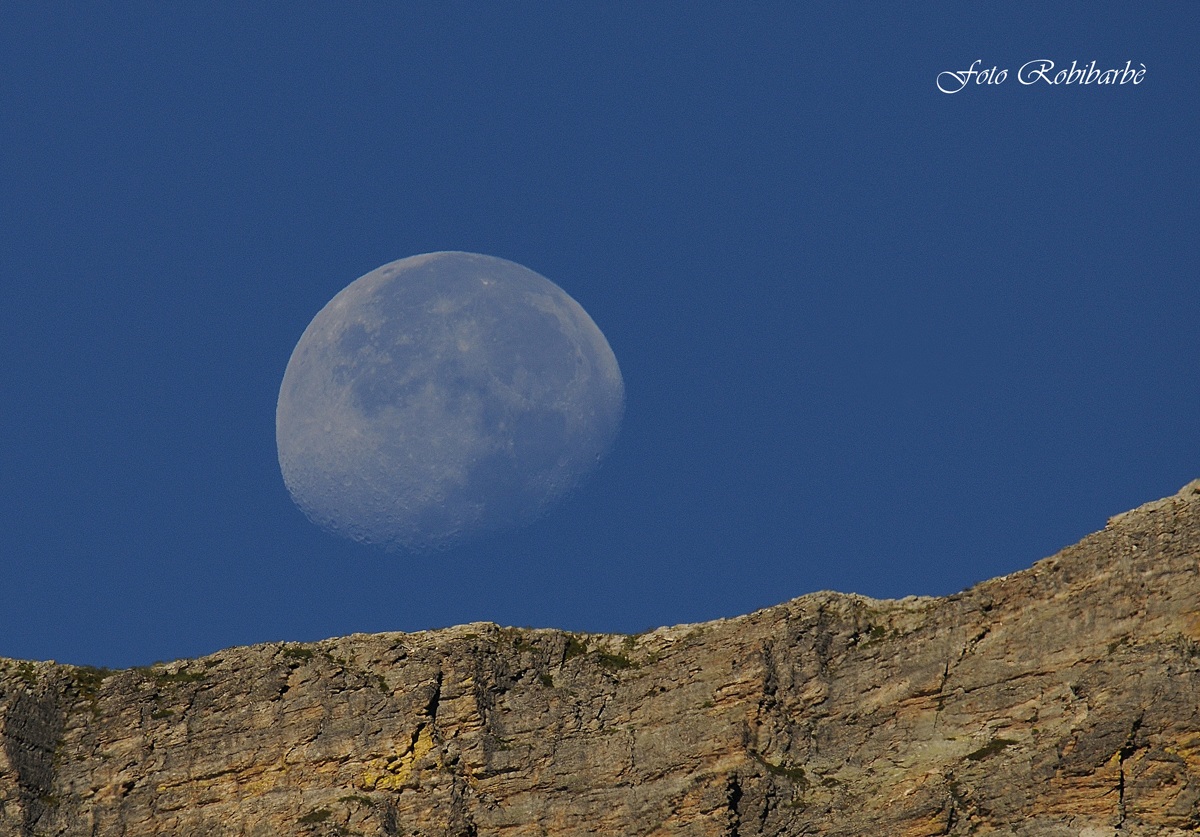 Cala moon on the mountain .......