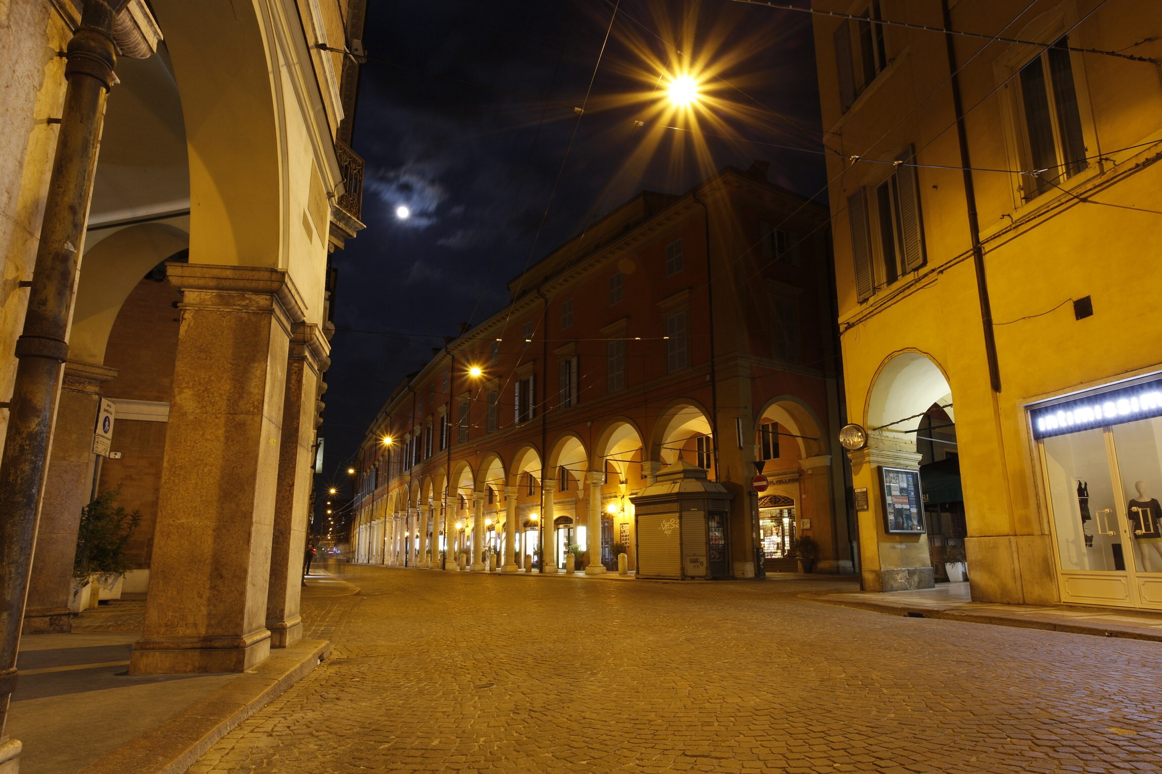 Modena - via Emilia...