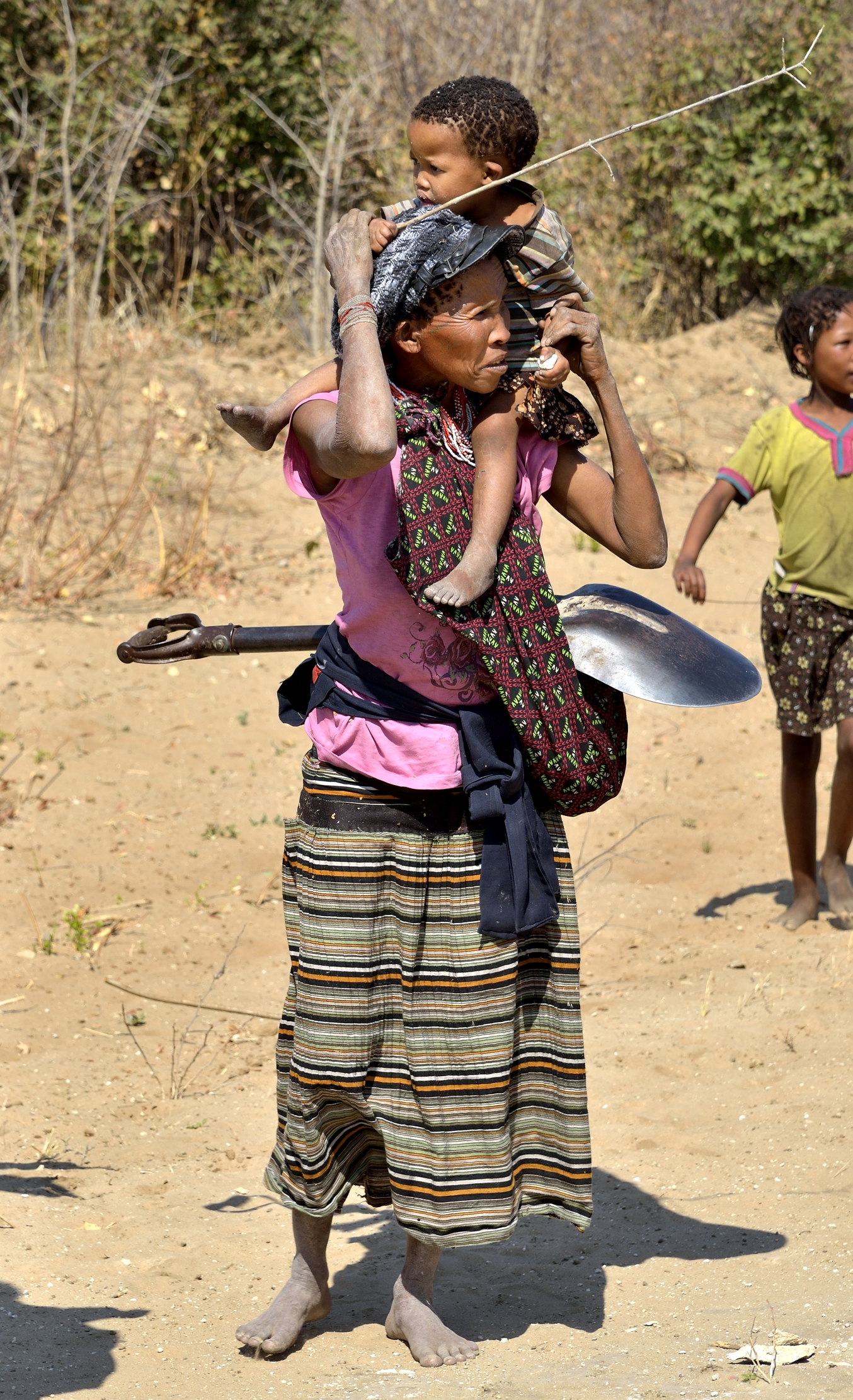 Bushmanland - Bushman women with child...