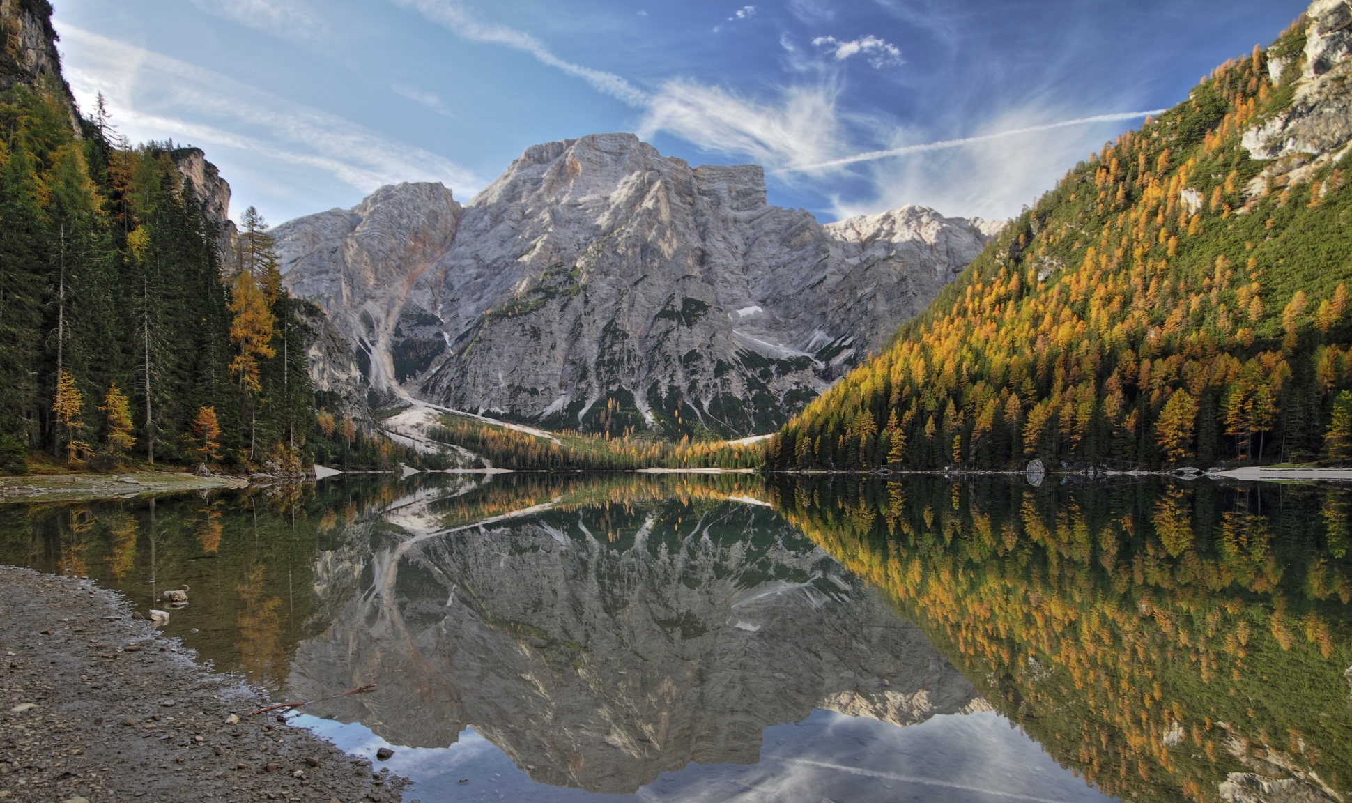 Lago di Braies veste Autunnale...