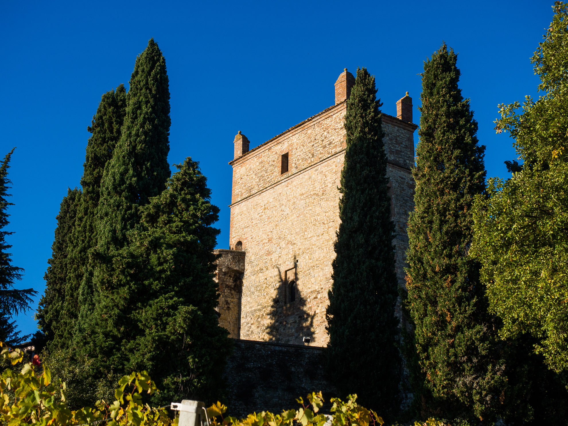 Castello Serravalle - Il Borgo...