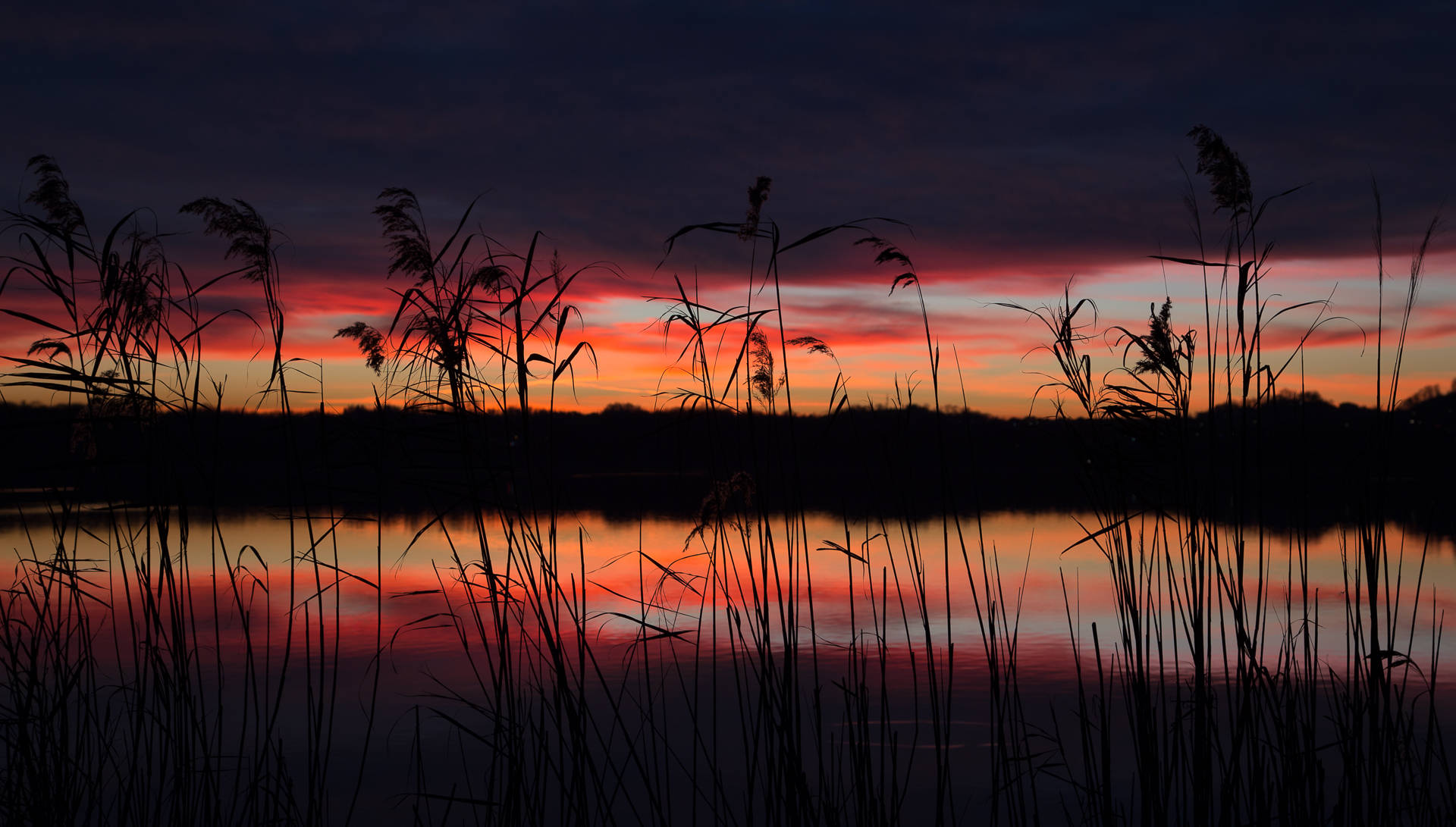 Flames on Lake Hanno...