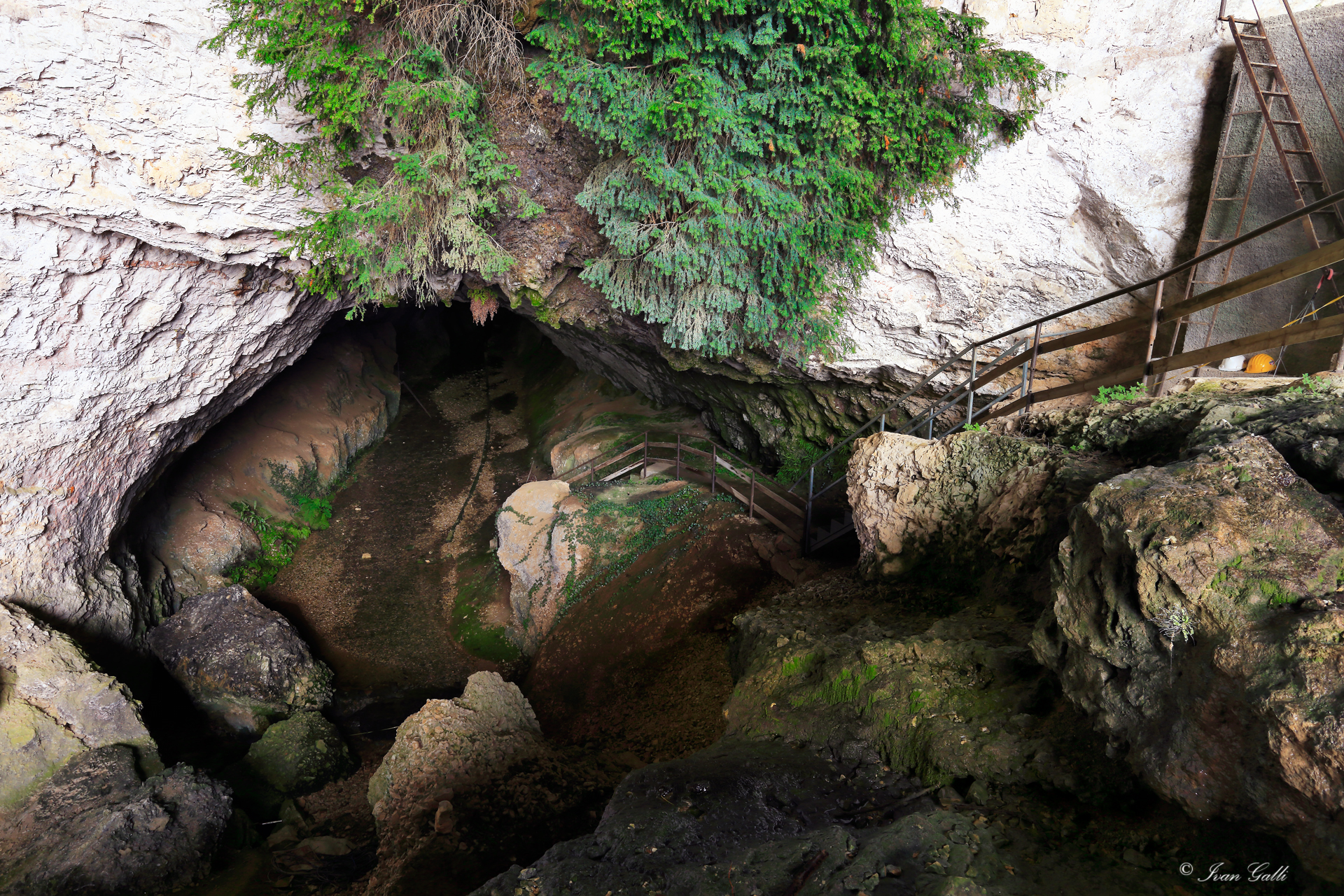 Grotta Buco del Piombo, comune di Albavilla Como...
