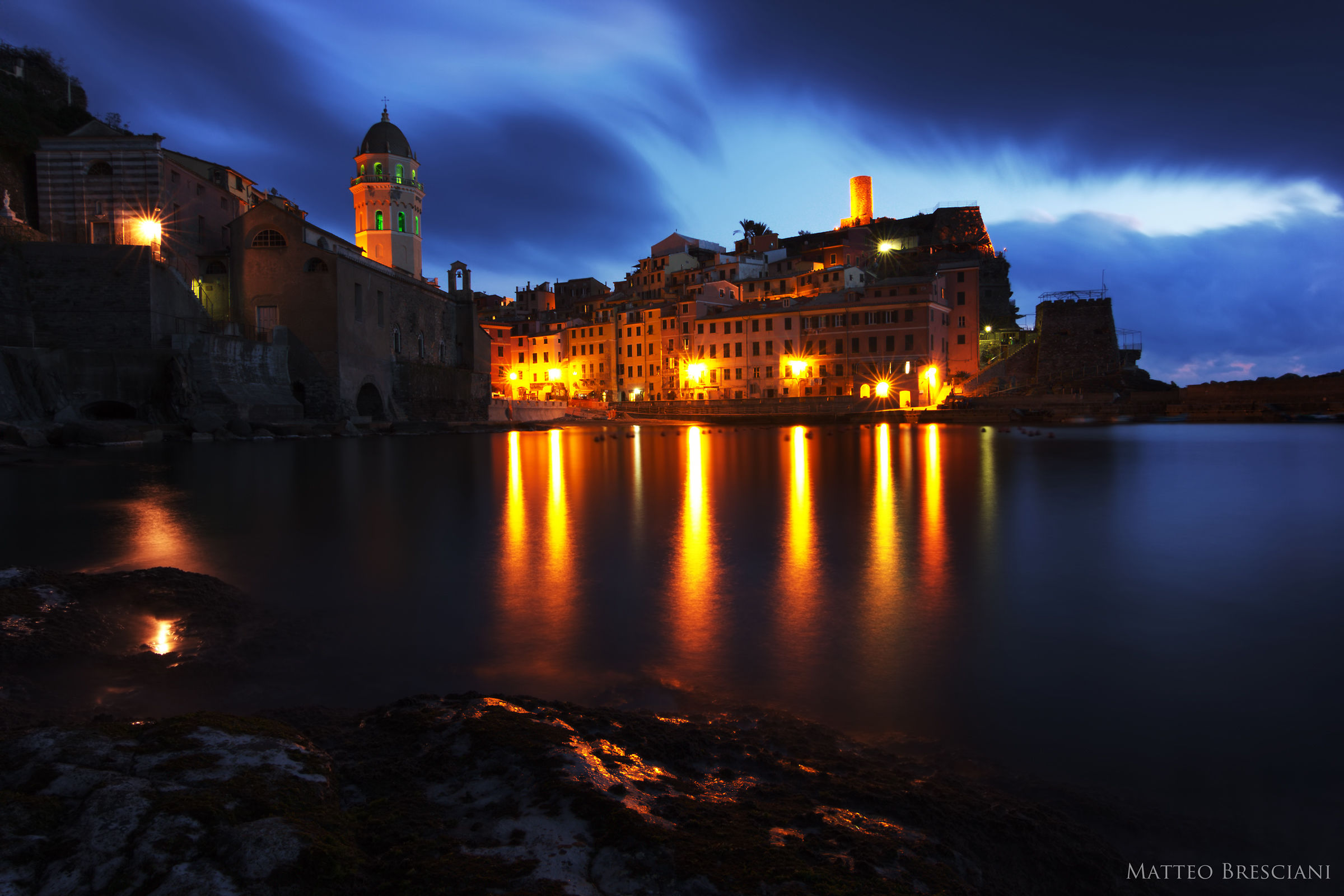 The Sun Goes Away on Vernazza's Bay...