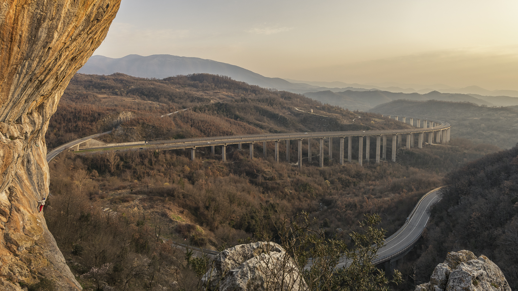 Viaduct Pietrasecca and its cliff...