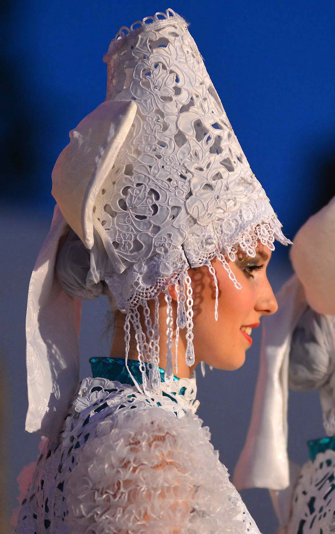 Festival of folklore, a typical Russian beauty!...