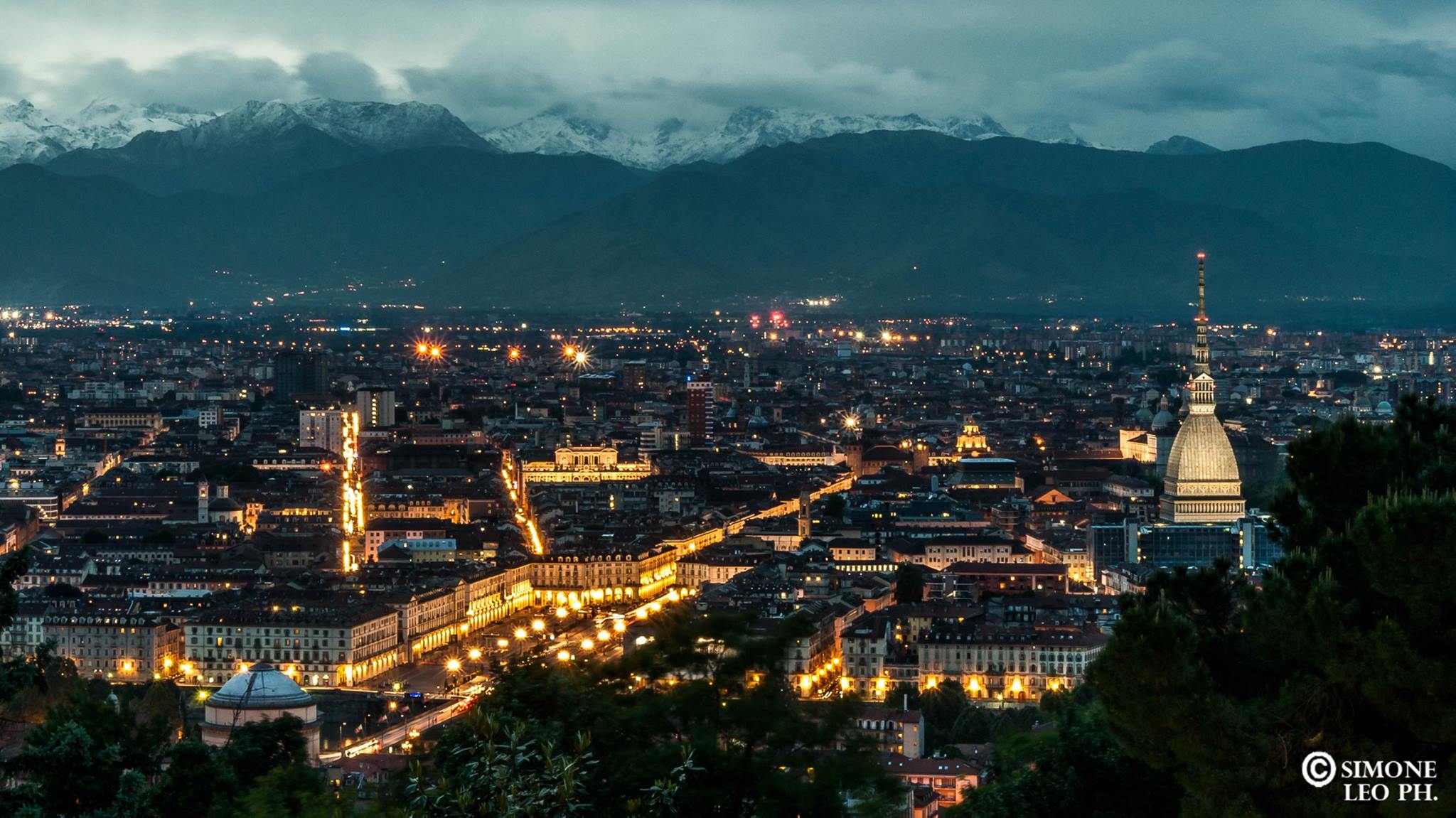 the first lights of Turin...