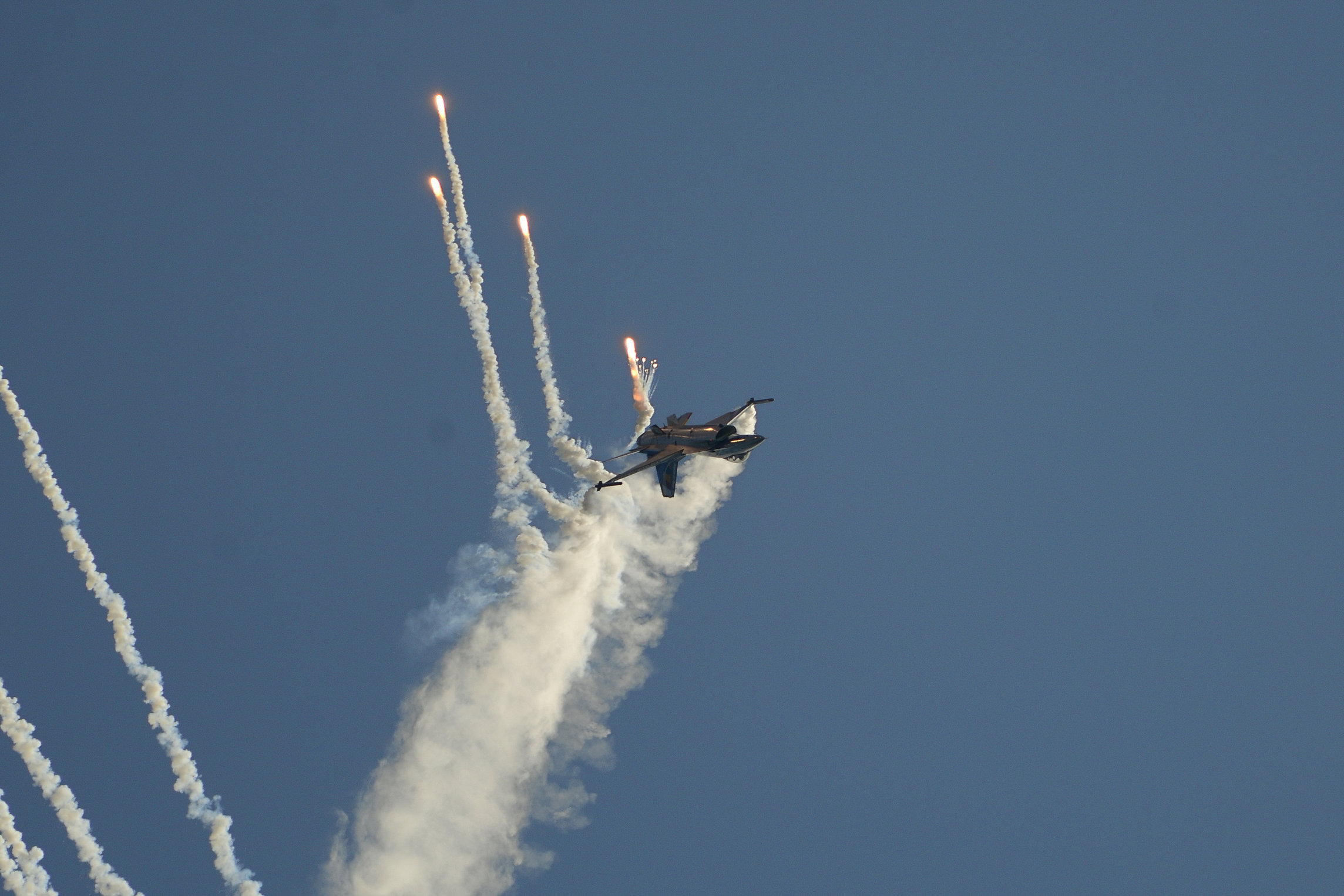 Evasive maneuvers - Jesolo Extreme air show 2013...