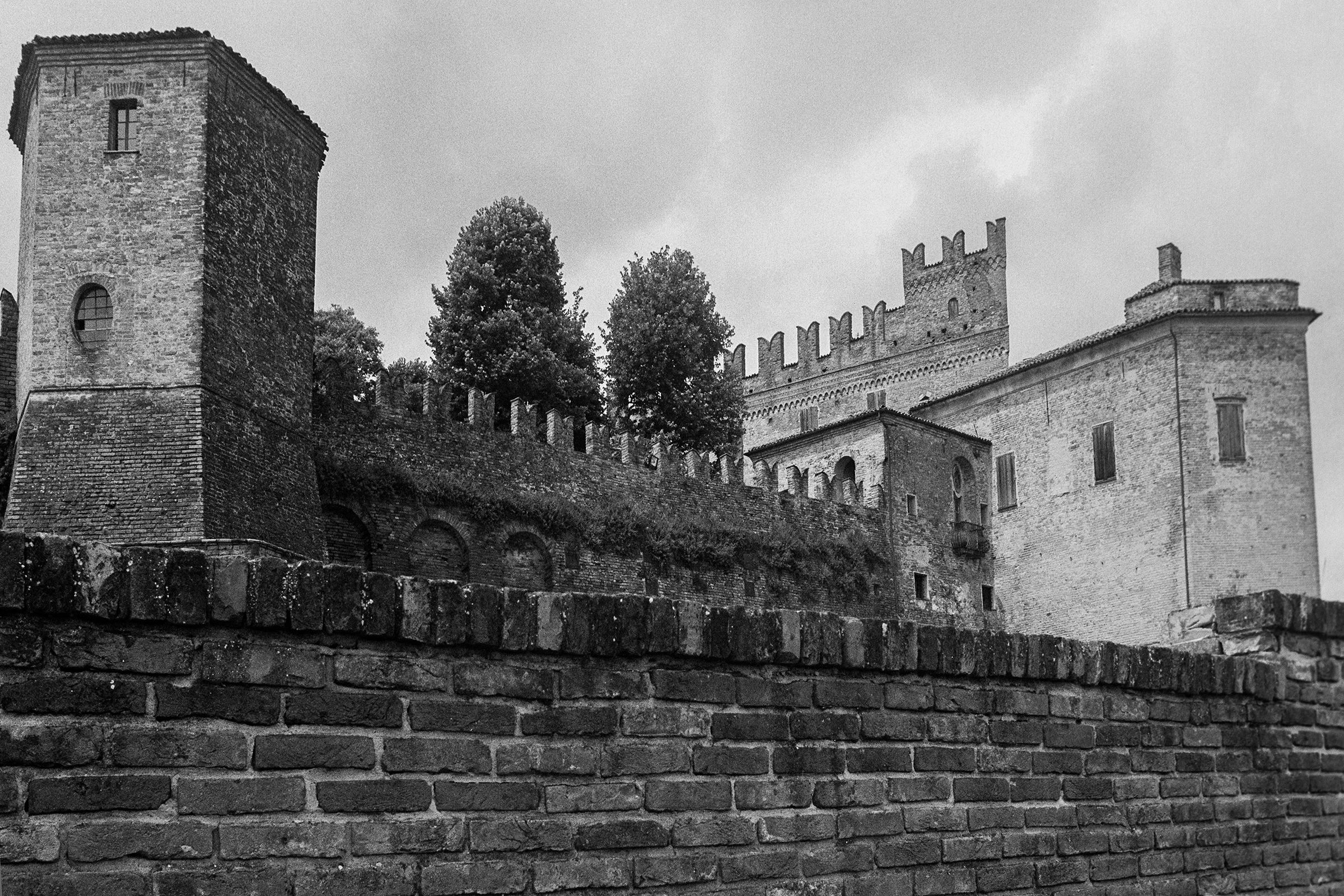 Castle Montemagno (at)...