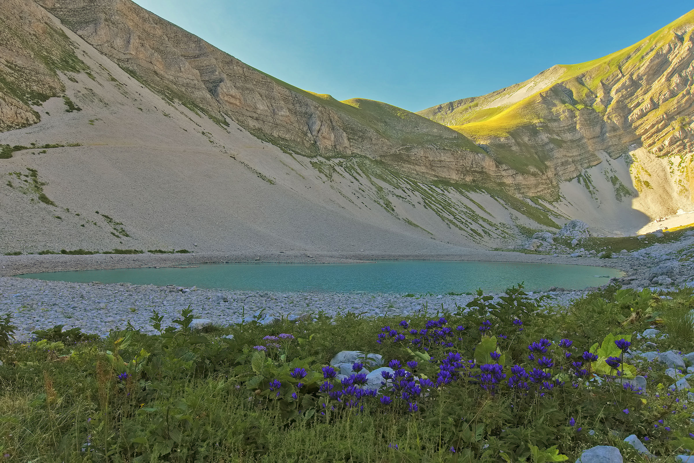 lago di pilato...situato sul Vettore a mt 1941...