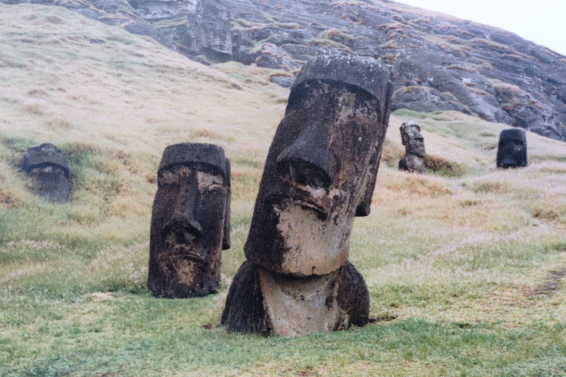 i Moai sul bordo del vulcano...