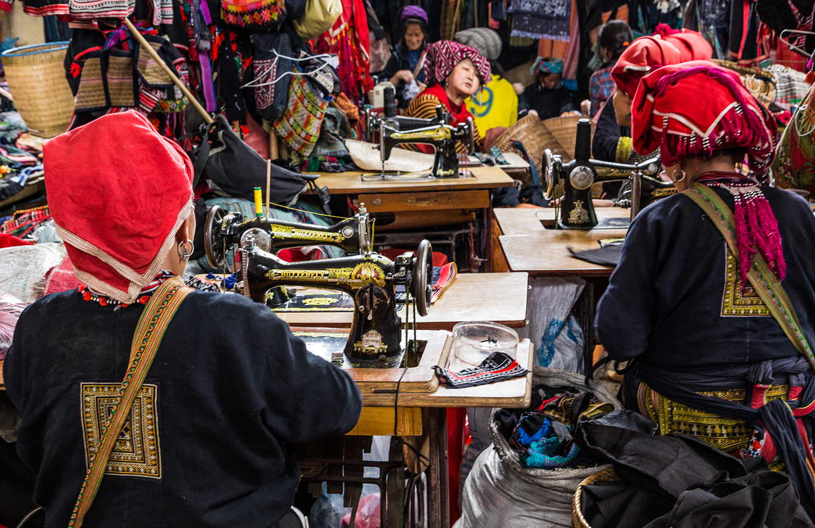 Textile workers in Sapa...