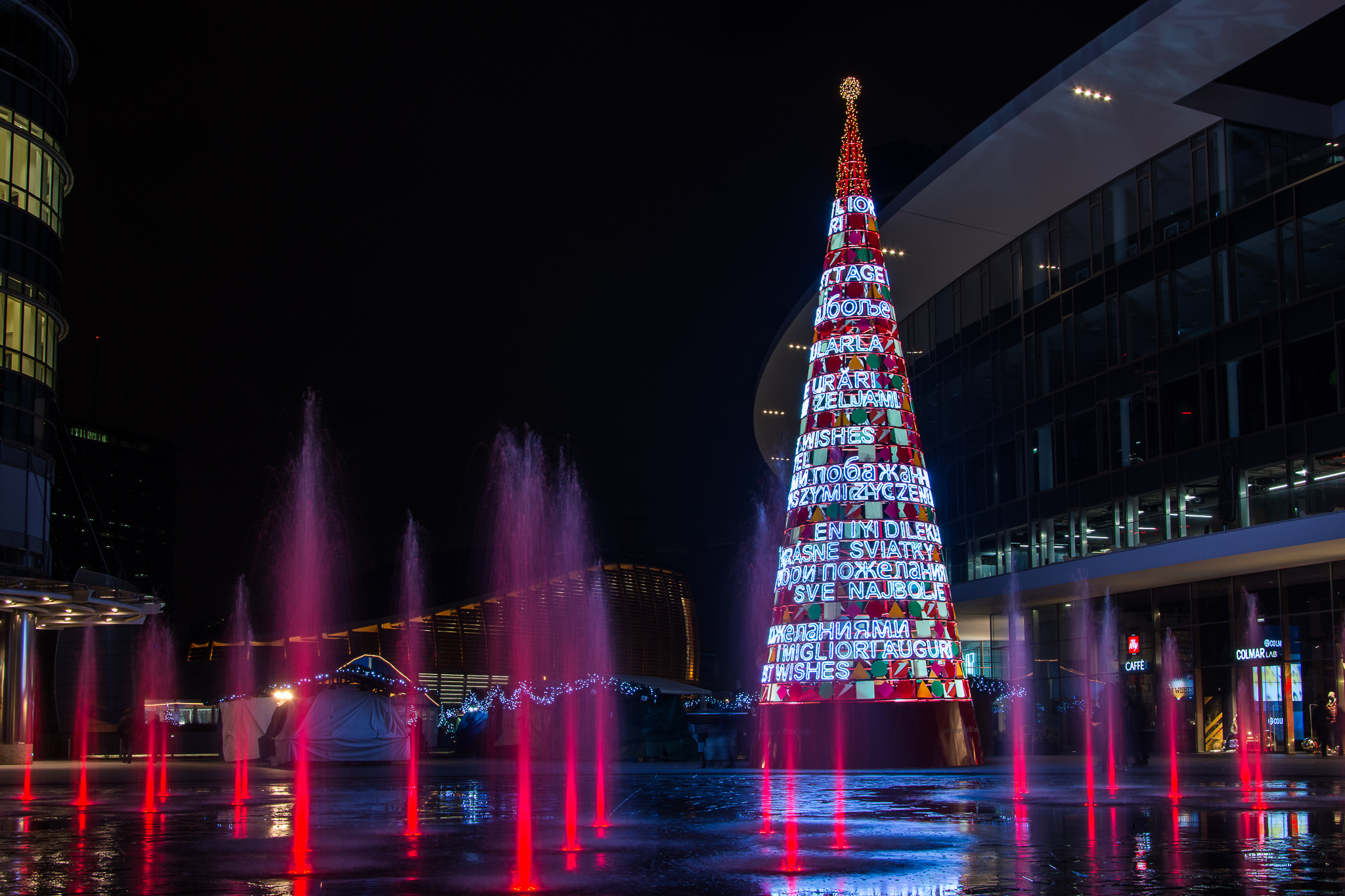 Christmas tree Square Gae Aulenti...