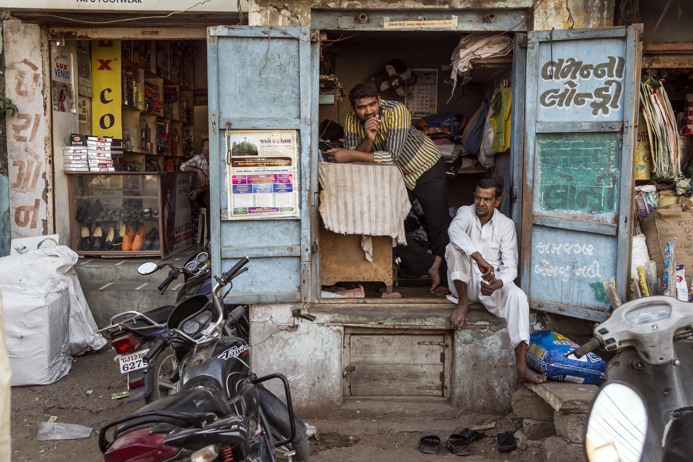 Gujarat 2015 - In a market...