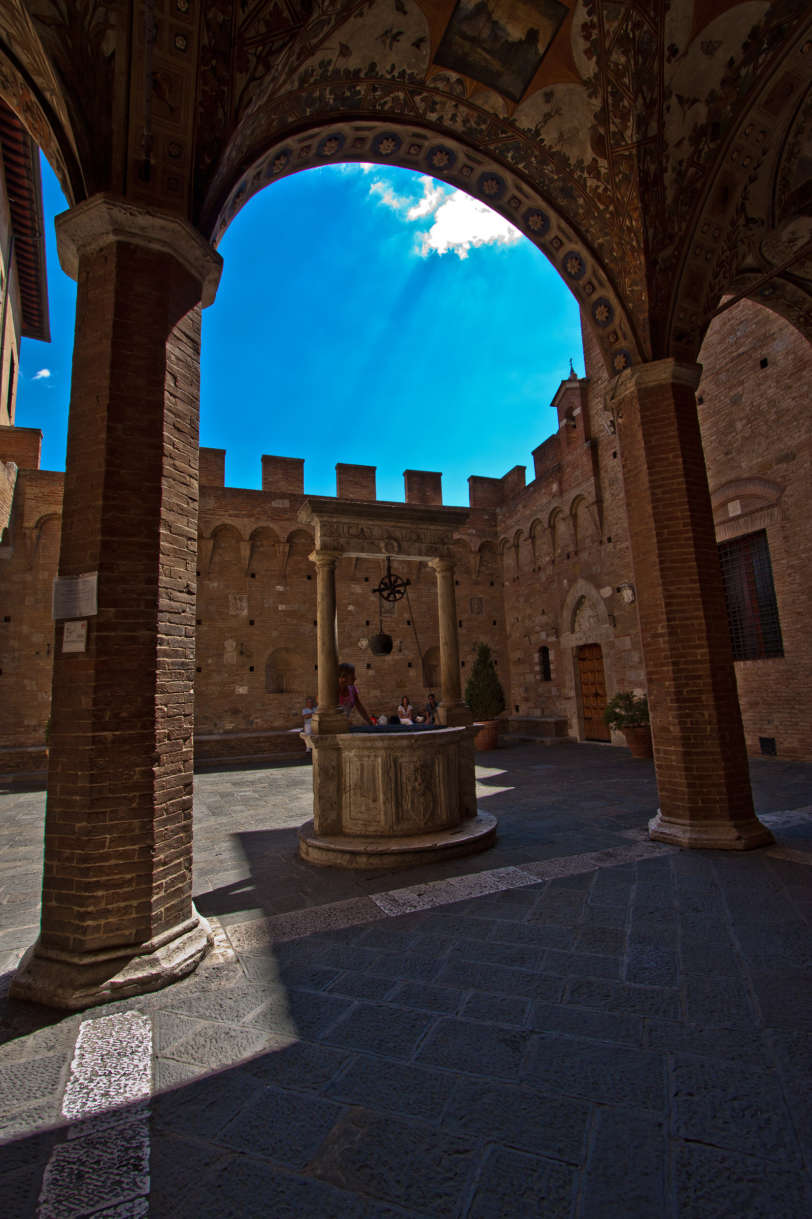 Cloister of Palazzo Chigi...
