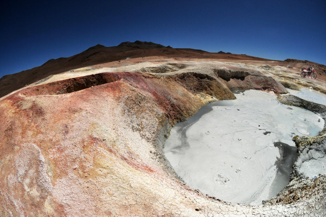 "Sol de Manana-area geotermica" - 4850m. Bolivia...