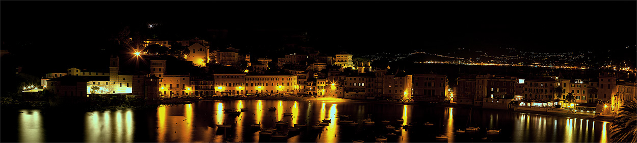 Sestri Levante by night - La Baia del Silenzio 2...