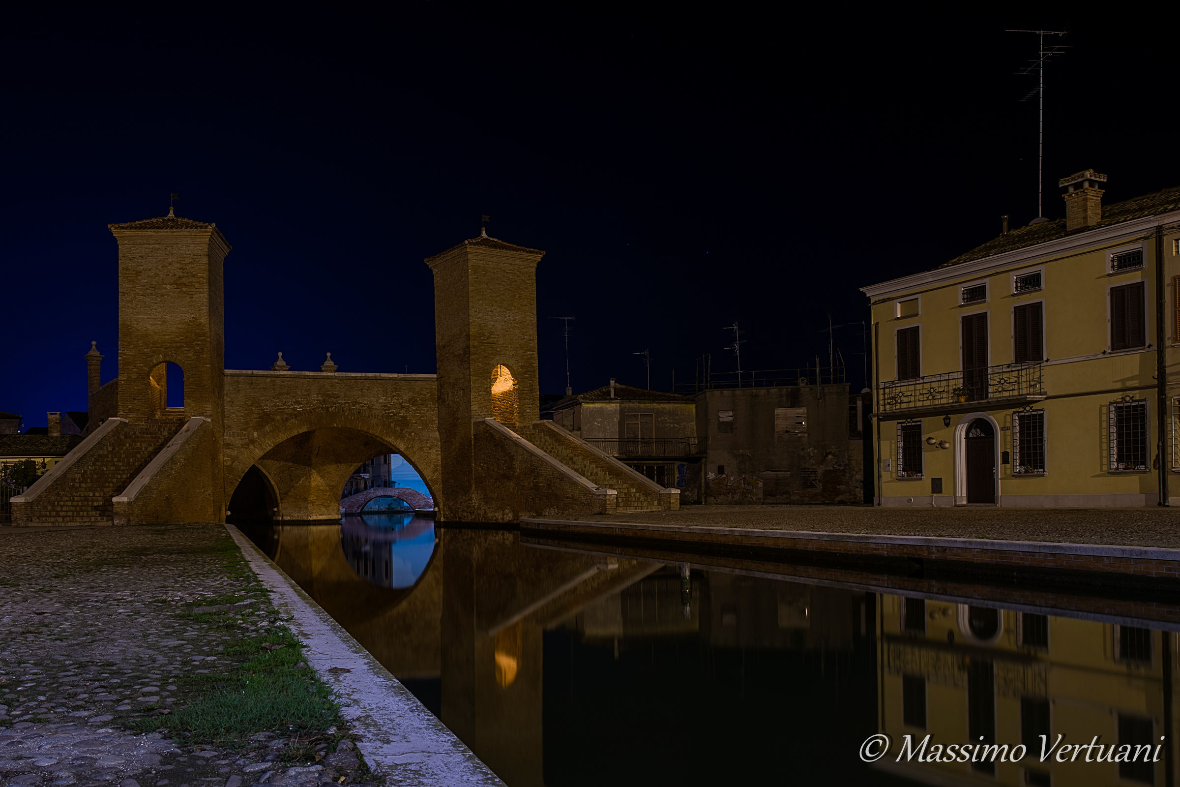Comacchio at night...