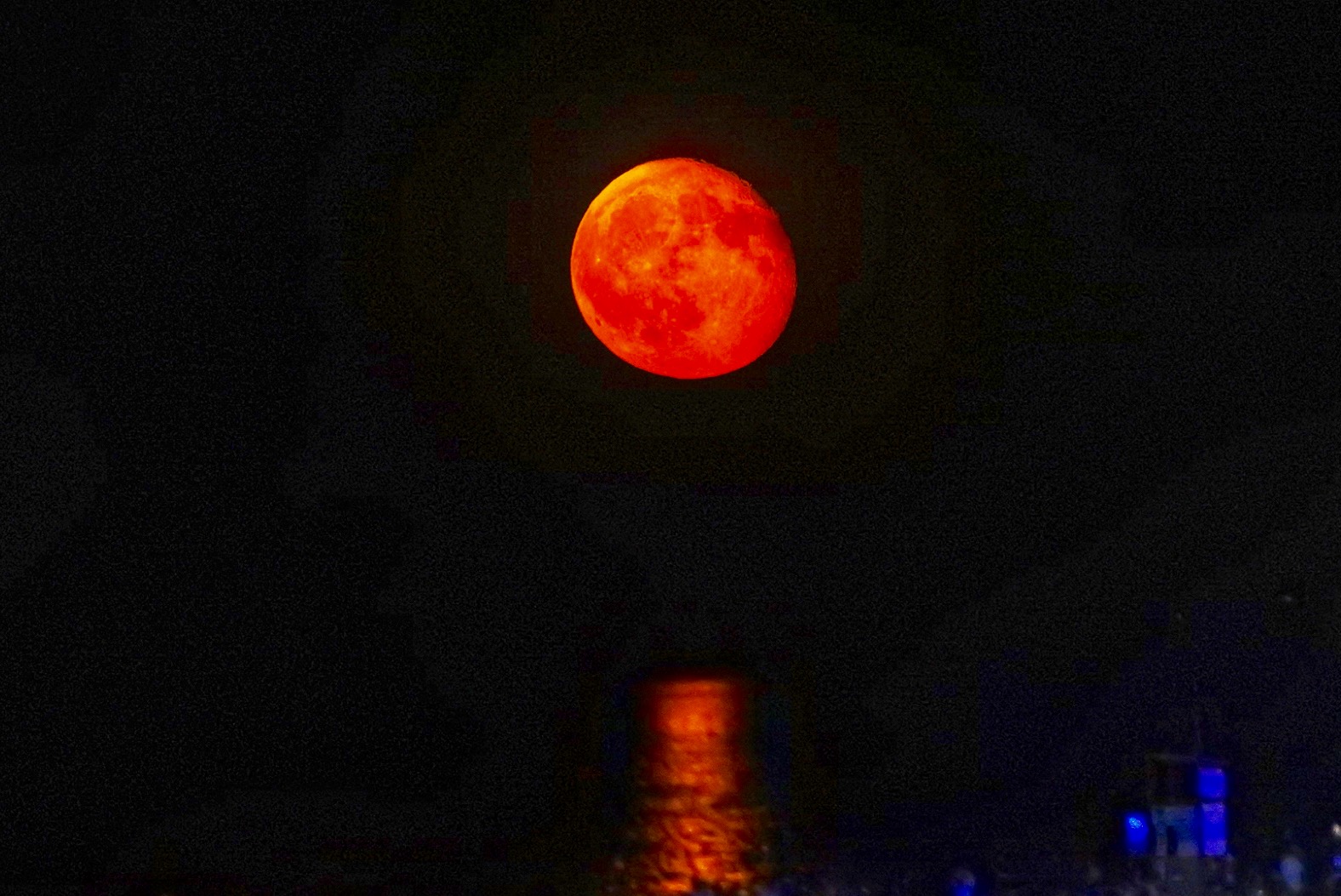 Luna rossa...