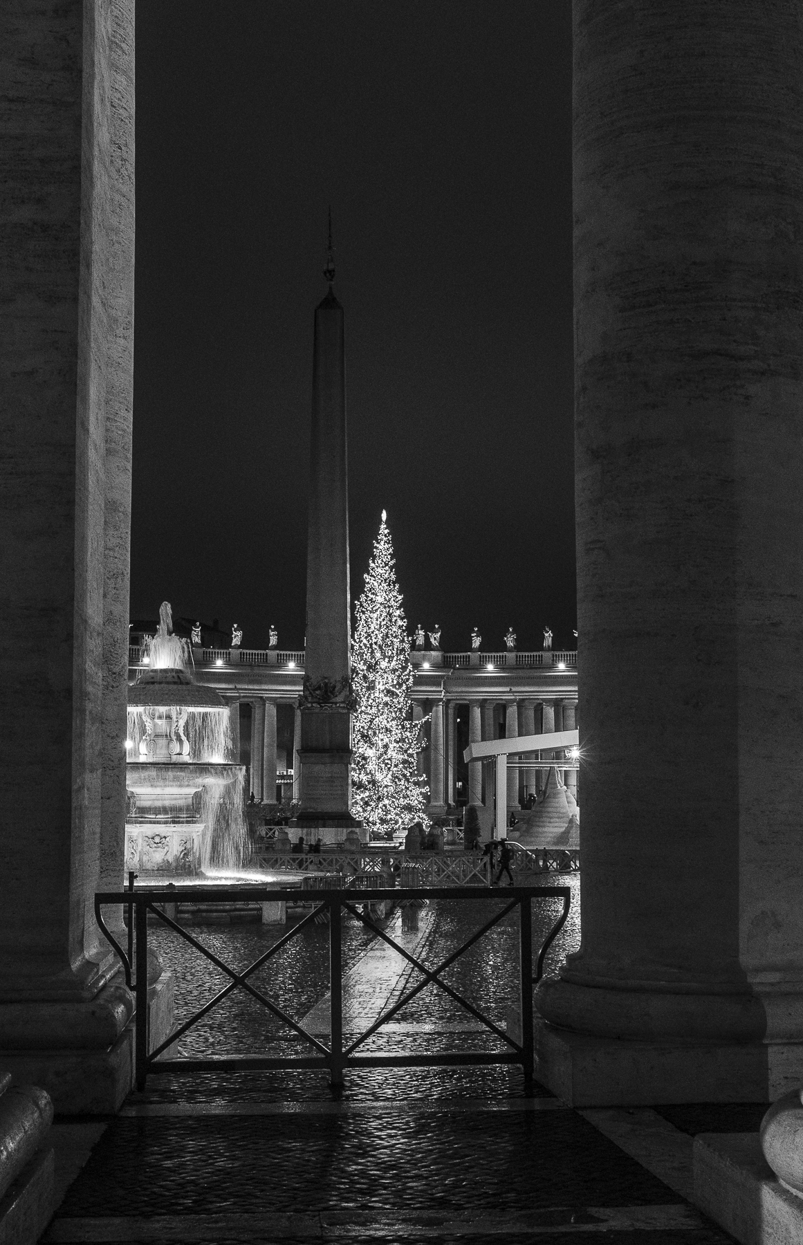 Glimpse of Bernini's columns...