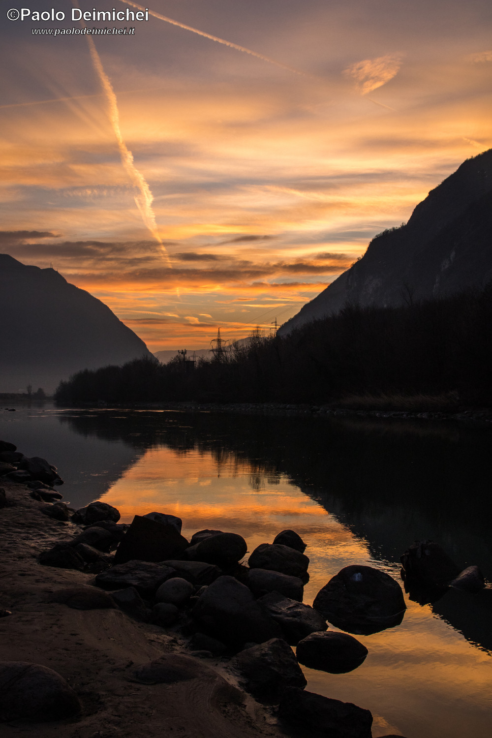 Primo tramonto dell'anno sul Fiume Adige...