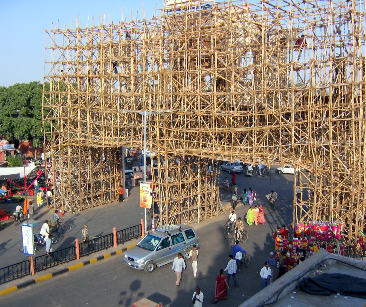 Bamboo scaffolding '...