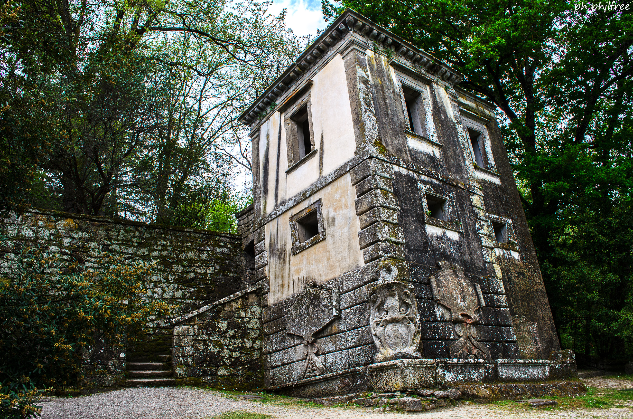 Bomarzo - La Casa Pendente...
