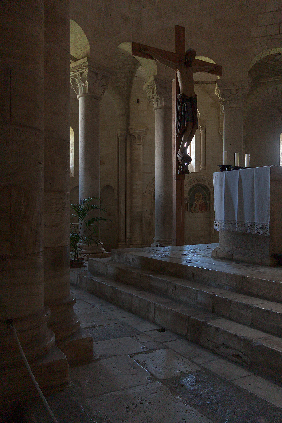 Abbey of St. Antimo. Interno.3...