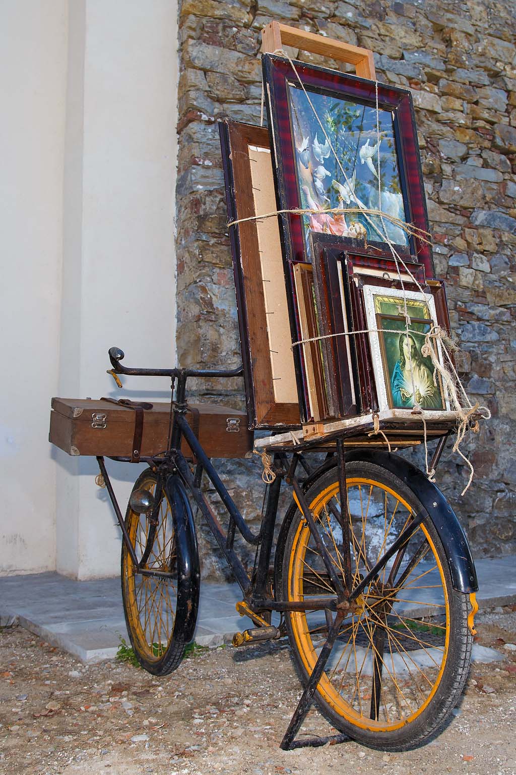 seller of paintings...