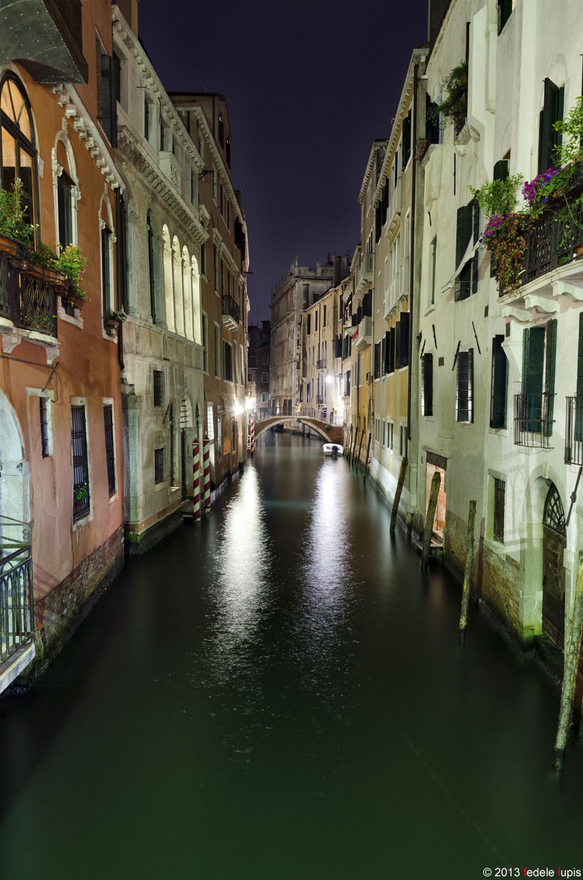 Venice - night. Glimpse ........
