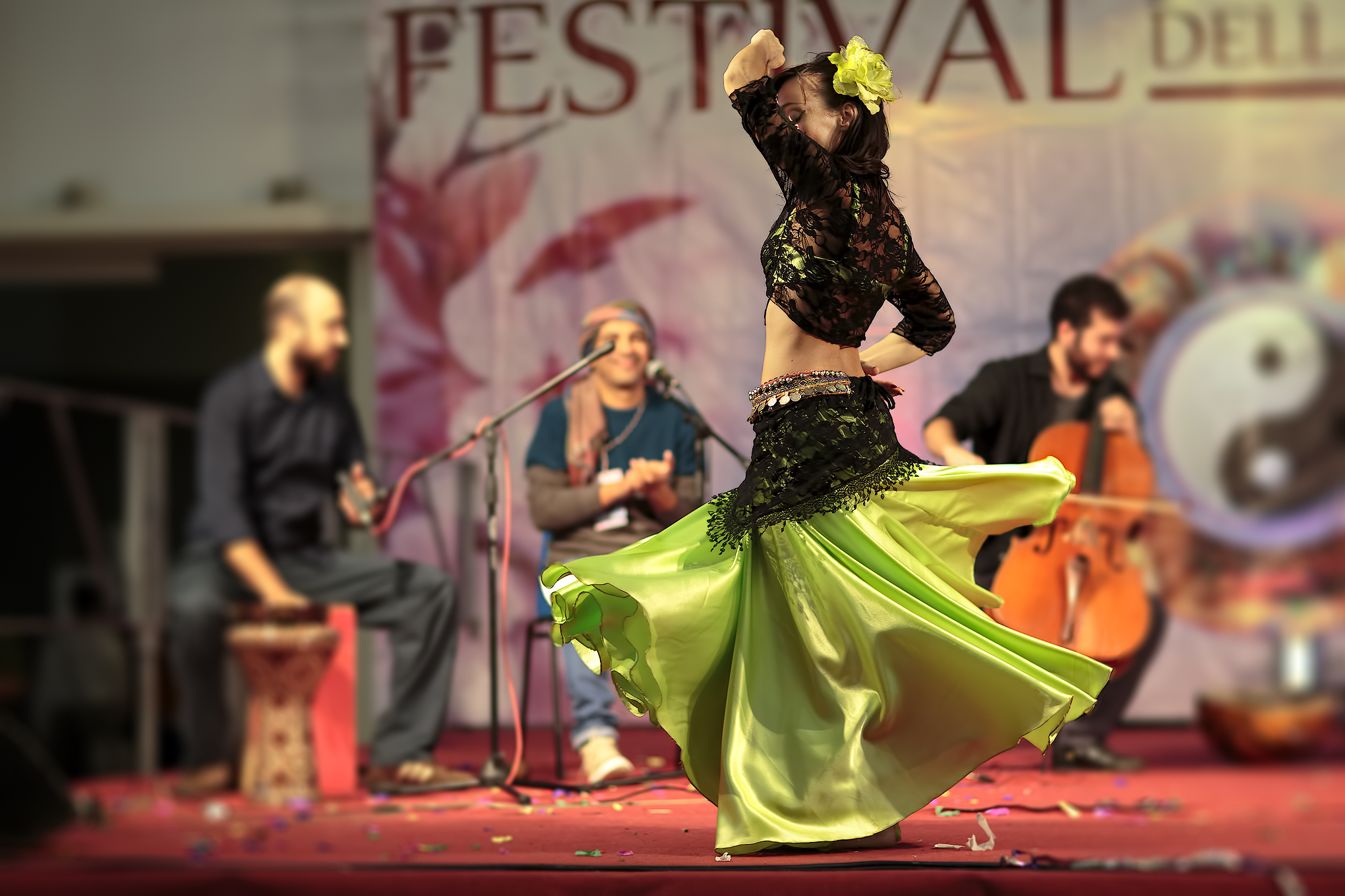 ballerina di flamenco orientale...
